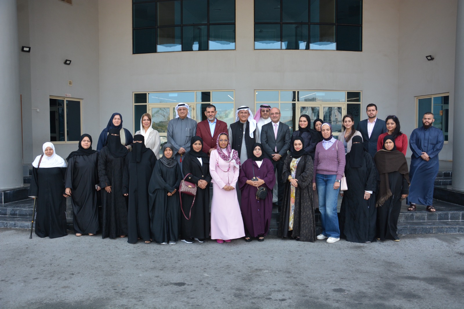 محافظ الشمالية يطلع على برنامج ريادة الأعمال للأسر المنتجة في جامعة البحرين للتكنولوجيا<